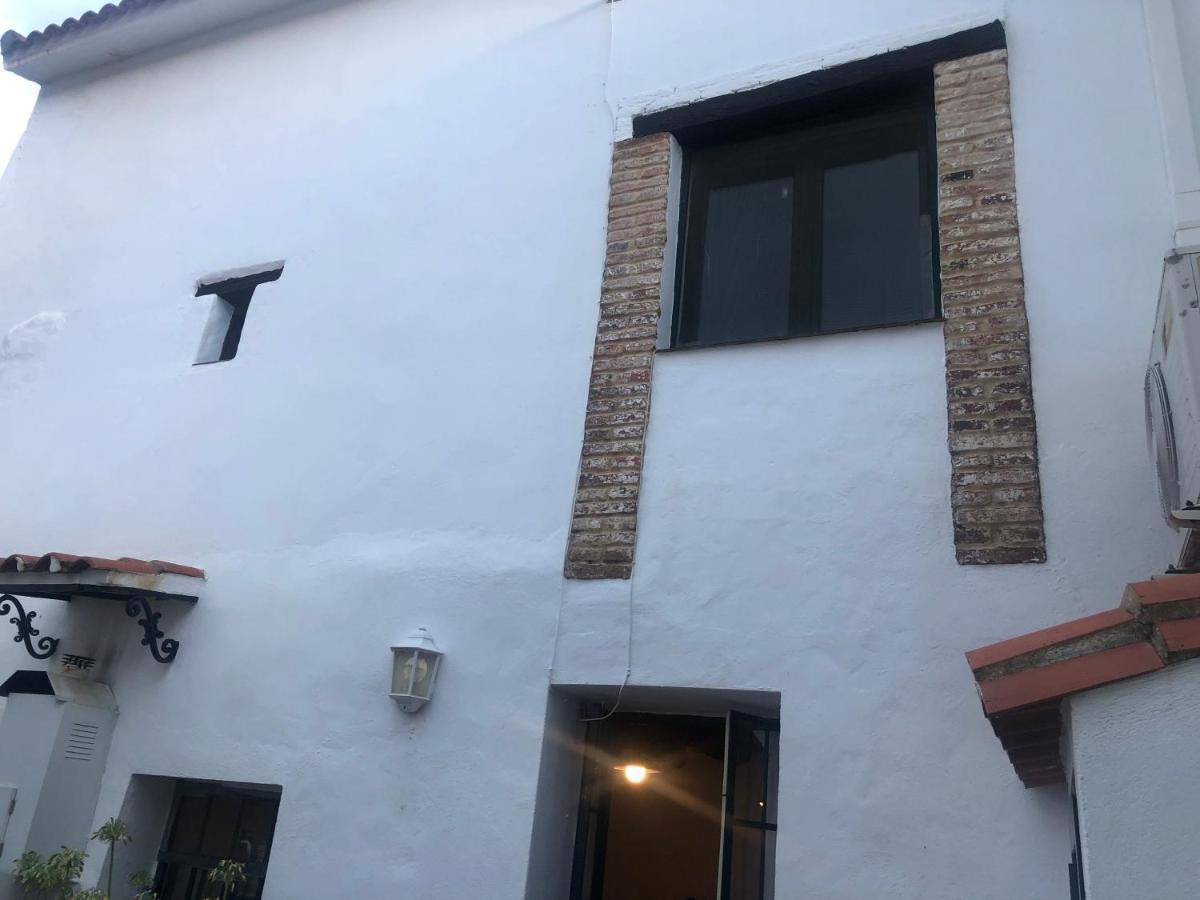 Acogedora Casa De Pueblo Con Piscina Hébergement de vacances *