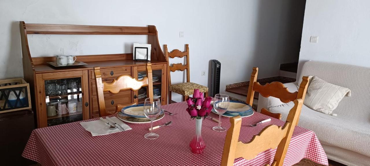 Hébergement de vacances Acogedora Casa De Pueblo Con Piscina Fuenteheridos
